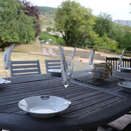 Private Riverside With Breathtaking Views *