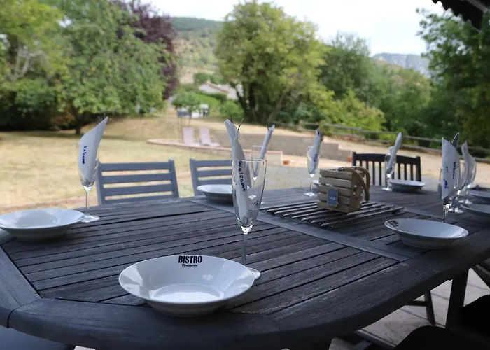 Private Riverside With Breathtaking Views *