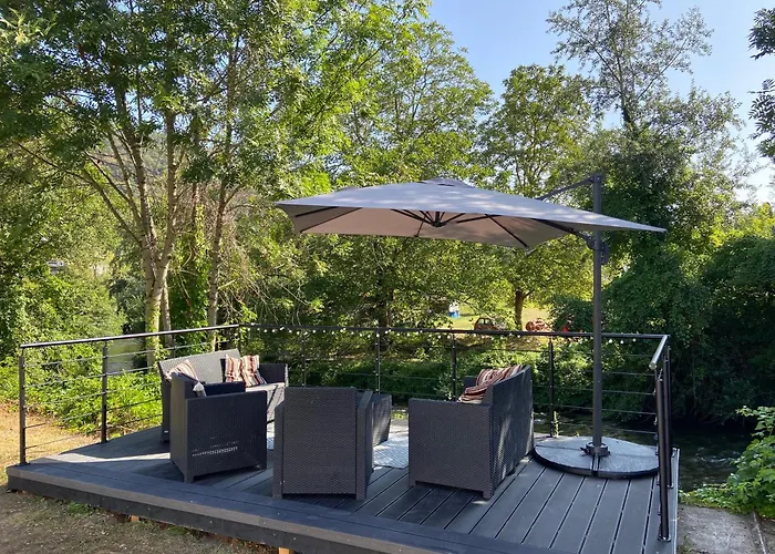 Private Riverside With Breathtaking Views *