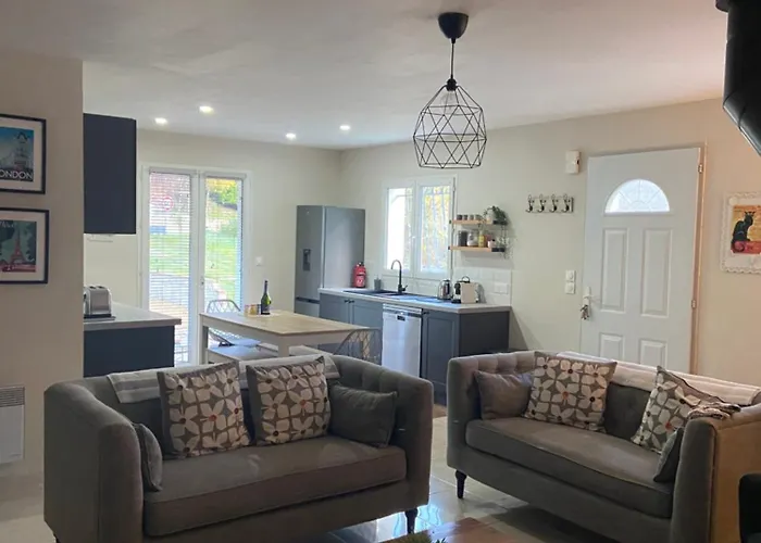 Private Riverside With Breathtaking Views